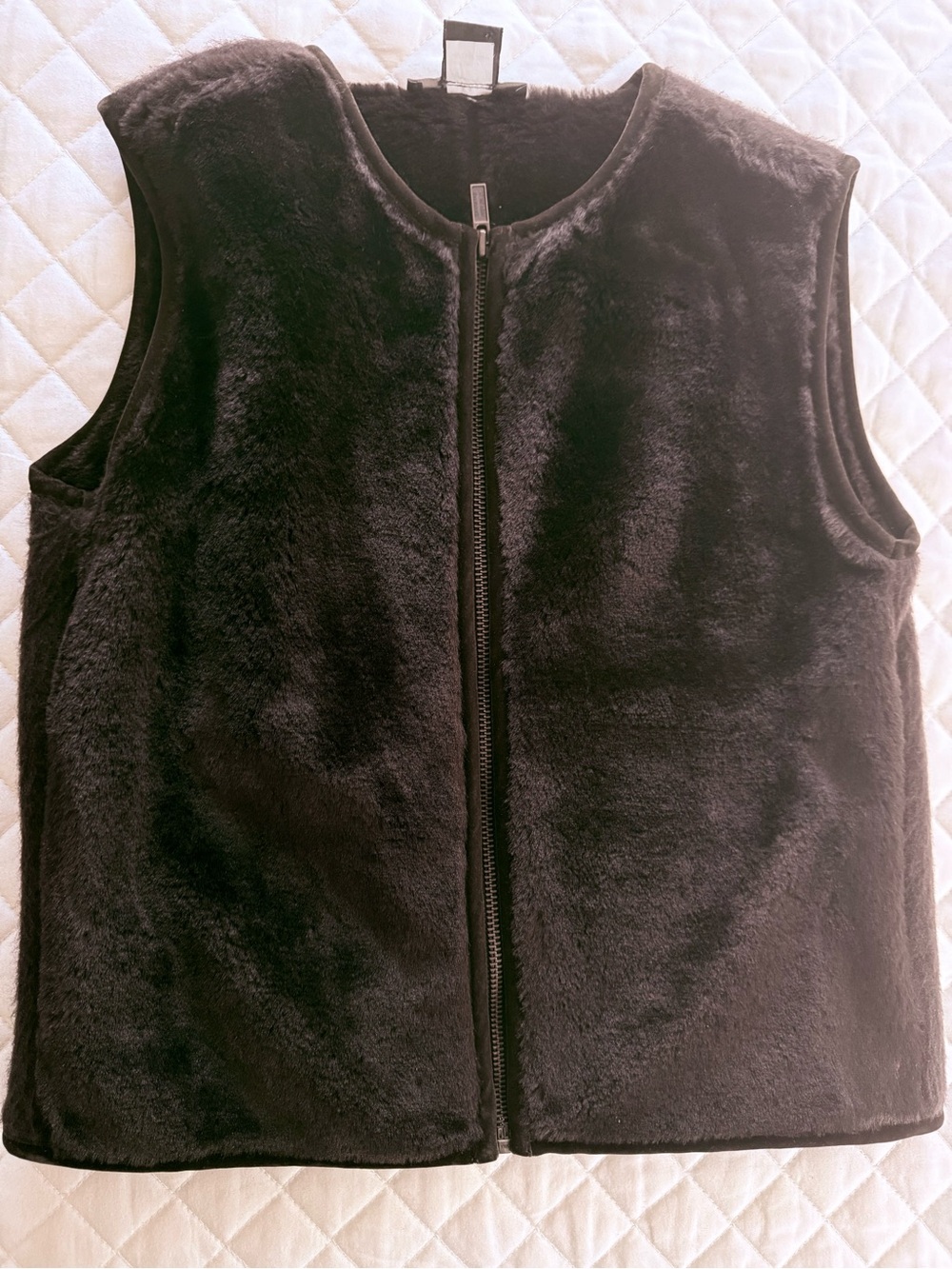 Banana Republic Women’s Black Faux Fur Zip-Up Vest